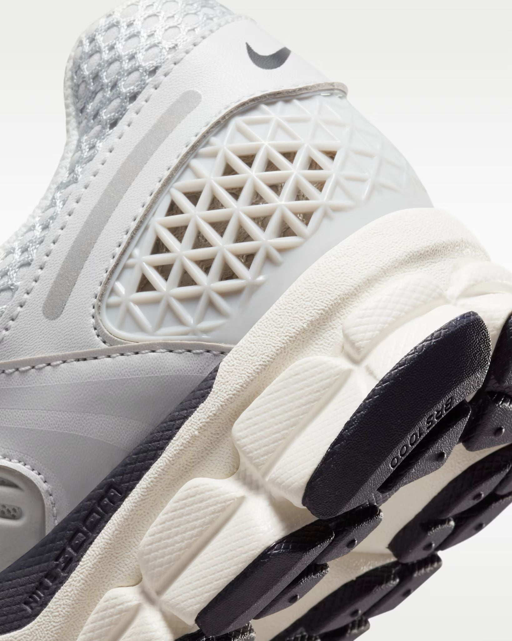 Vomero 5 - Photon dust metallic silver